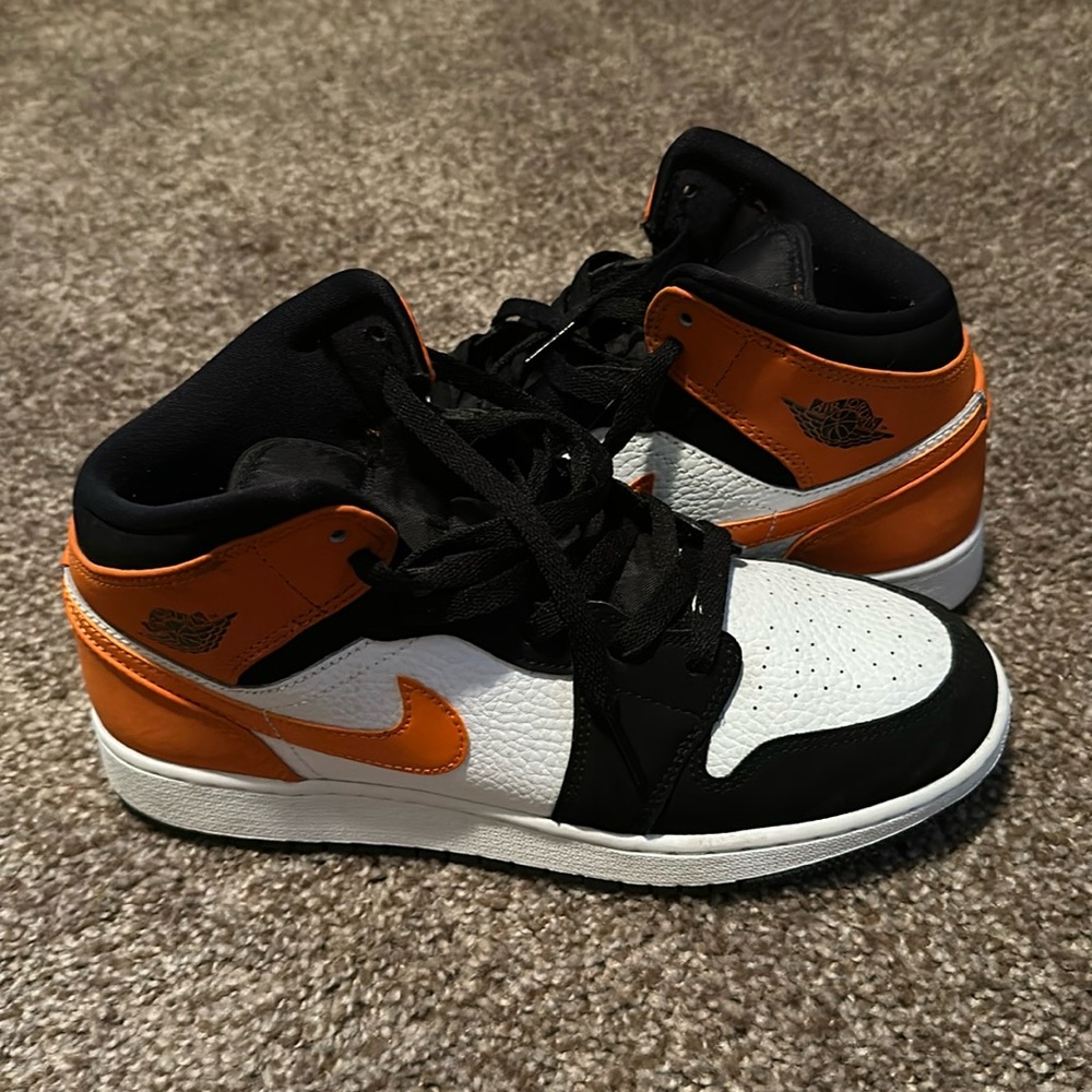2019 Air Jordan 1 Mid GS “Shattered Backboard”